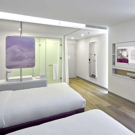 מלון Yotelair Airport, Duty Free - International Transit Area