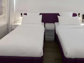 Yotelair Airport, Duty Free - International Transit Area מלון