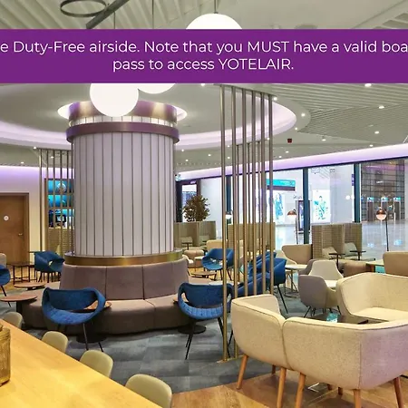 Yotelair Airport, Duty Free - International Transit Area מלון 3*