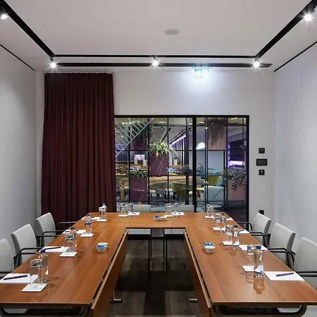 ホテル Yotelair Airport, Duty Free - International Transit Area 3*