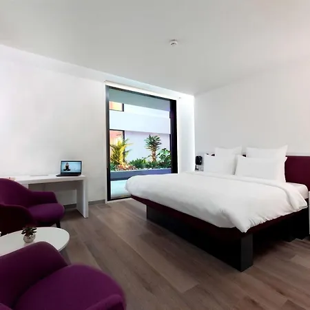 Yotelair Airport, Duty Free - International Transit Area ホテル イスタンブール