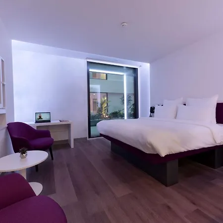 ホテル Yotelair Airport, Duty Free - International Transit Area 3*