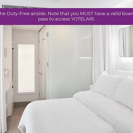 Yotelair Airport, Duty Free - International Transit Area ホテル 3*