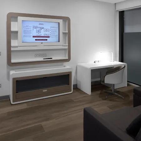 Yotelair Airport, Duty Free - International Transit Area 3*