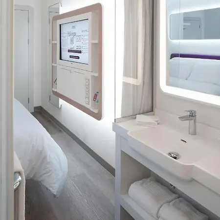 Yotelair Airport, Duty Free - International Transit Area Hotel