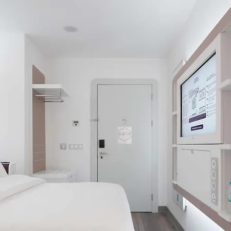 Hotell Yotelair Airport, Duty Free - International Transit Area 3*