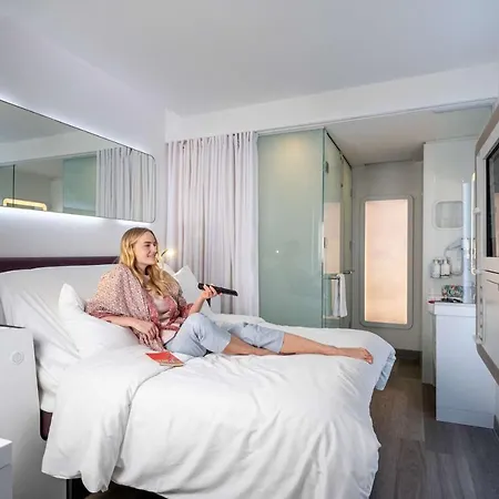 Hotell Yotelair Airport, Duty Free - International Transit Area