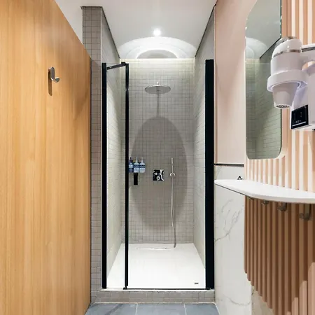 Hotel Yotelair Airport, Duty Free - International Transit Area Istanbul