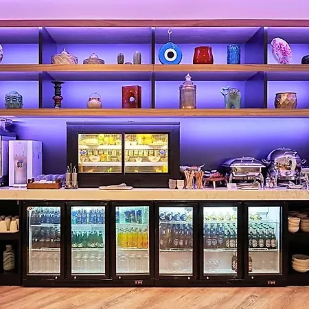 Yotelair Airport, Duty Free - International Transit Area Hotell 3*