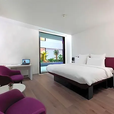 Yotelair Airport, Duty Free - International Transit Area Szálloda