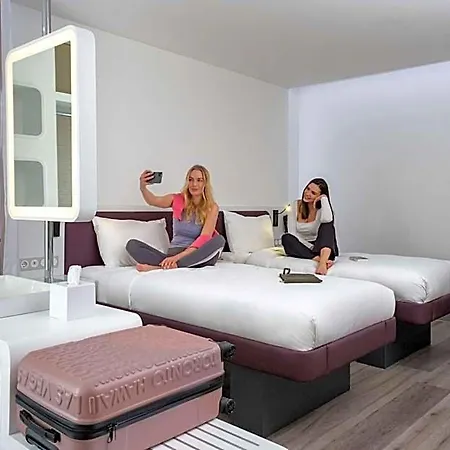Yotelair Airport, Duty Free - International Transit Area 3*
