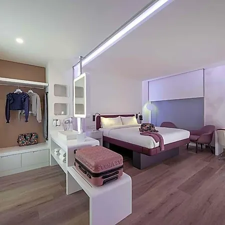 Hotell Yotelair Airport, Duty Free - International Transit Area 3*