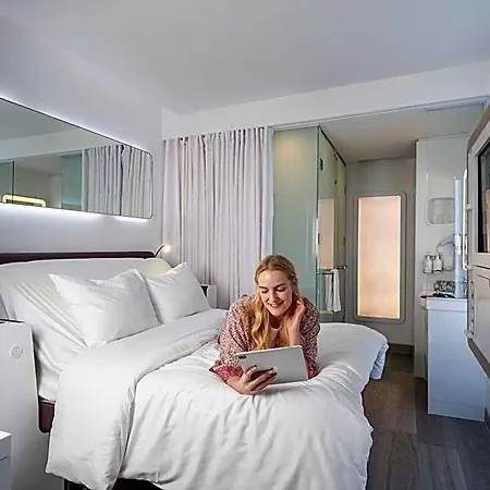Yotelair Airport, Duty Free - International Transit Area Szálloda