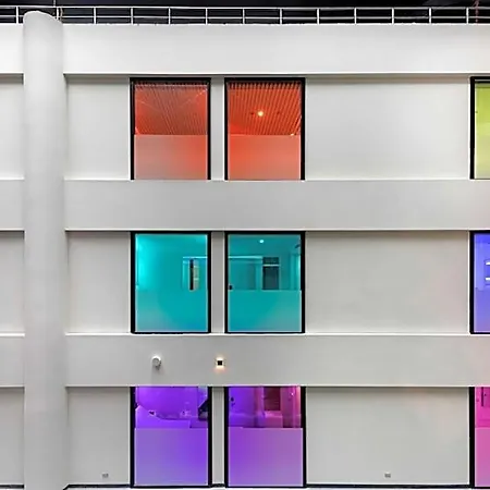 Yotelair Airport, Duty Free - International Transit Area Szálloda 3*