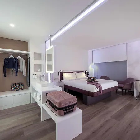 Yotelair Airport, Duty Free - International Transit Area Hotel 3*