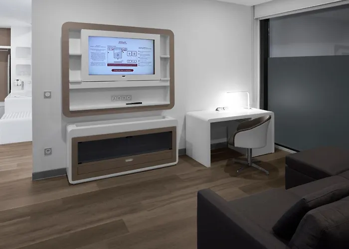 Yotelair Airport, Duty Free - International Transit Area 3*