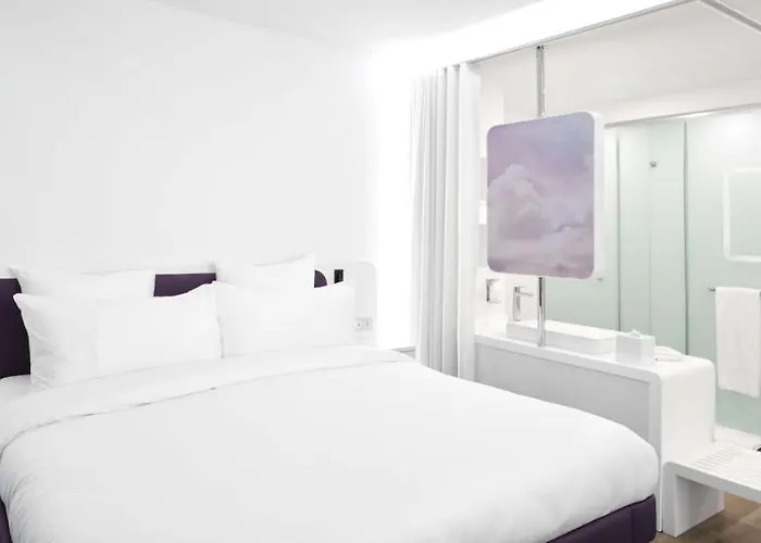 Hotel Yotelair Airport, Duty Free - International Transit Area