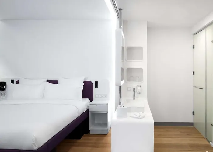 Yotelair Airport, Duty Free - International Transit Area 3*
