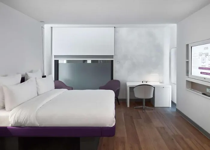 Yotelair Airport, Duty Free - International Transit Area 3*