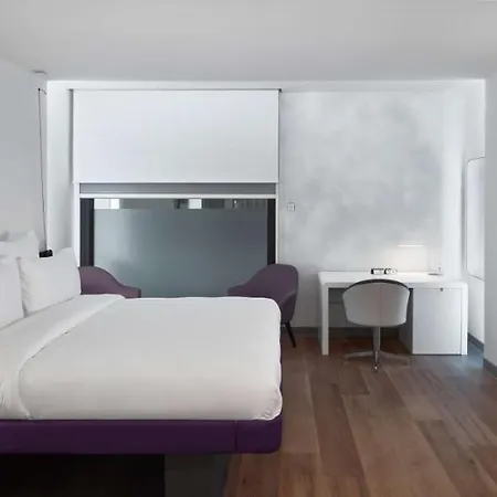 Yotelair Airport, Duty Free - International Transit Area 3*